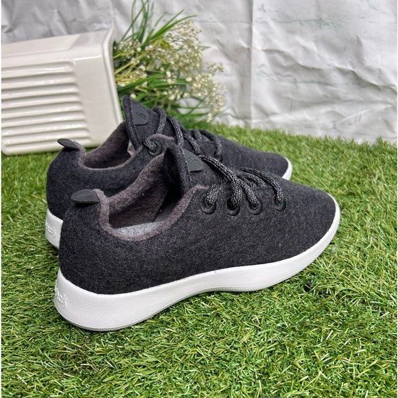 allbirds Women Wool Runners , True Black (Cream Sole) Size 6 NEW
$98 - Picture 11 of 16